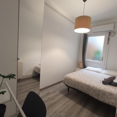 Private Rooms On Tamarit Street Барселона Экстерьер фото