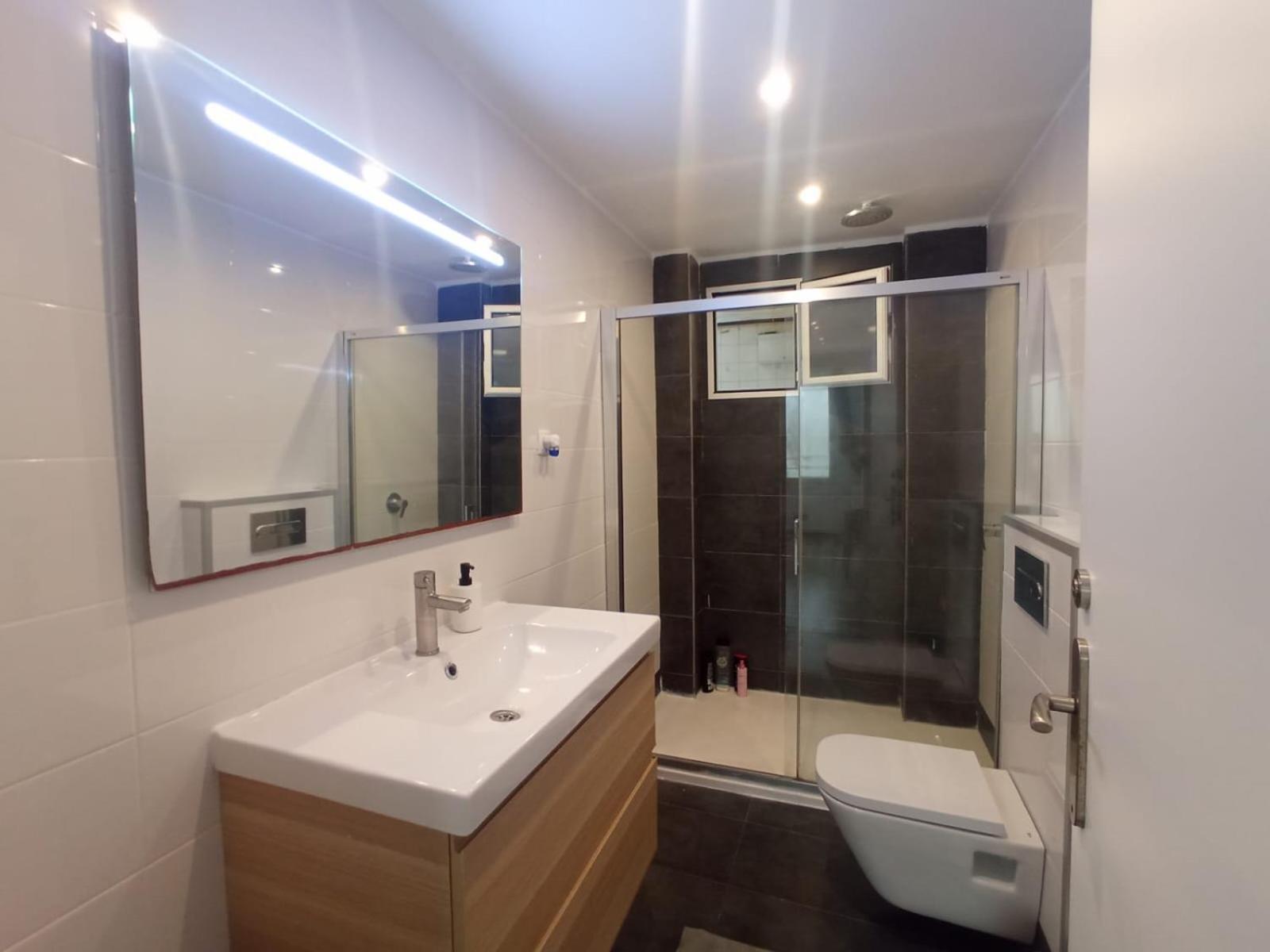 Private Rooms On Tamarit Street Барселона Экстерьер фото